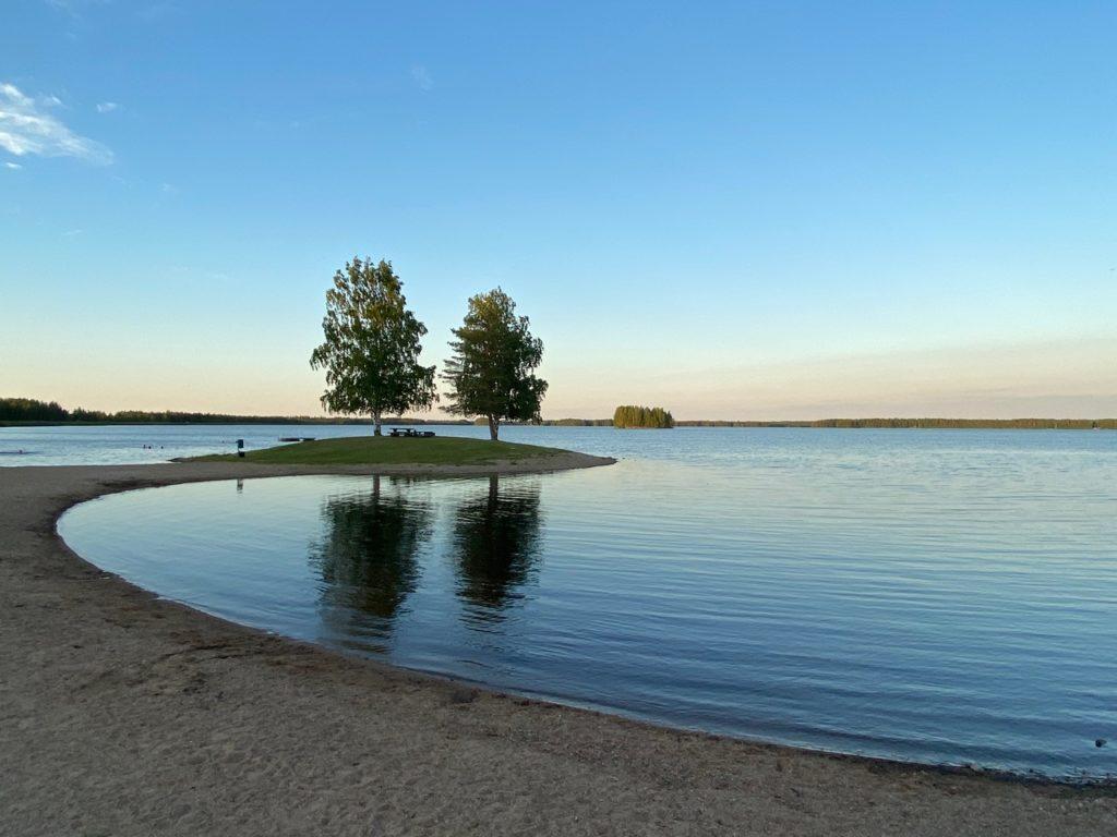 Tyyny Kalajärven ranta