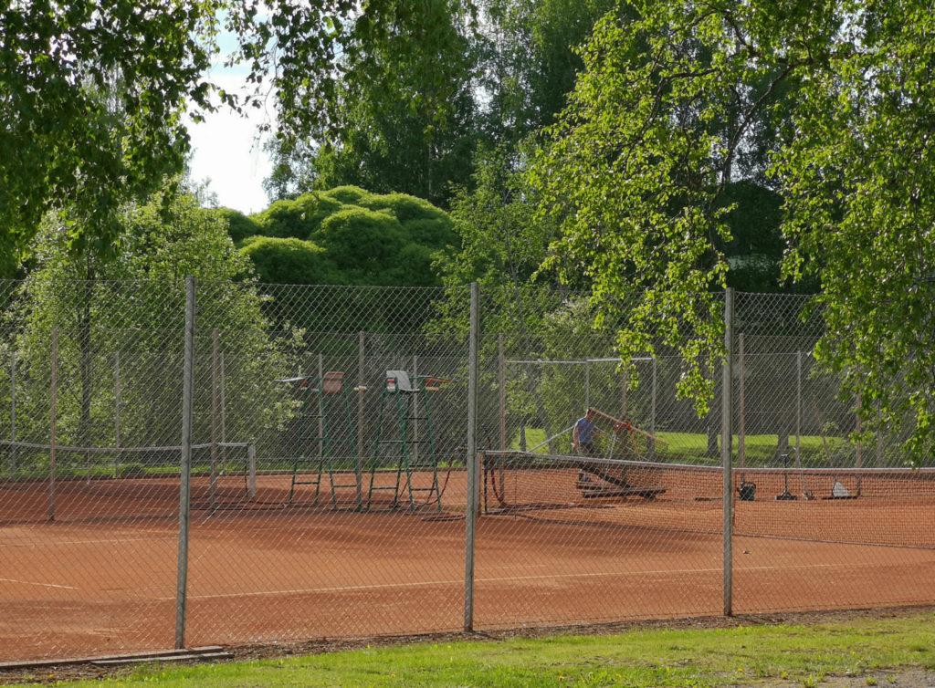 Urheilupuiston tenniskenttä