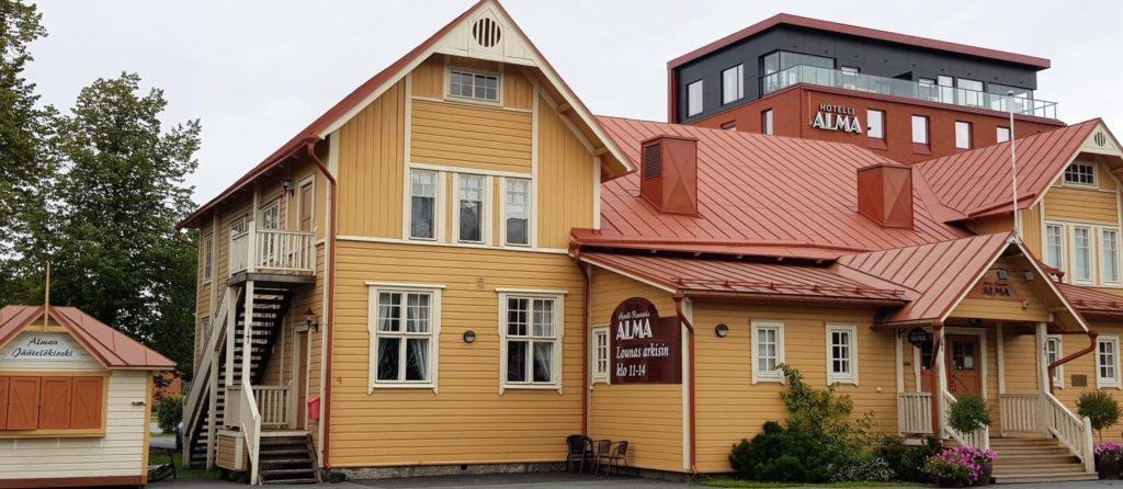 Hotelli-ravintola Alma on rakennettu vanhaan rautatietyöläistaloon