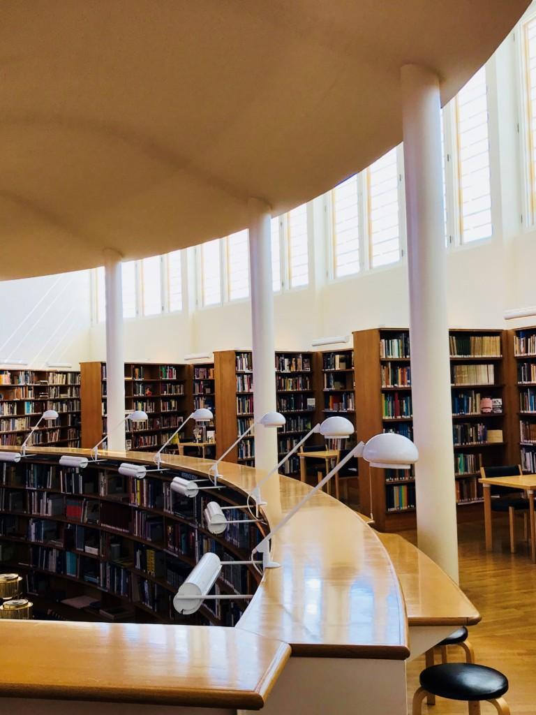 Aalto-kirjasto kuvattuna sisältä