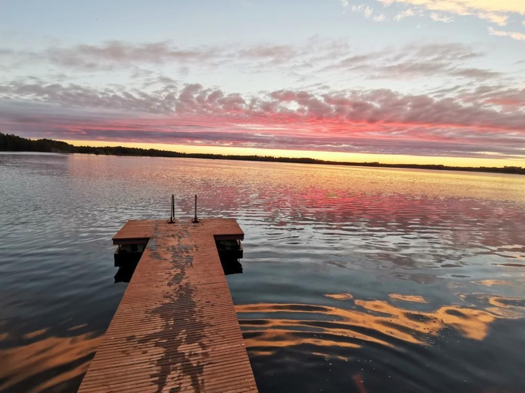 Kyrkösjärvi auringonlaskun aikaan