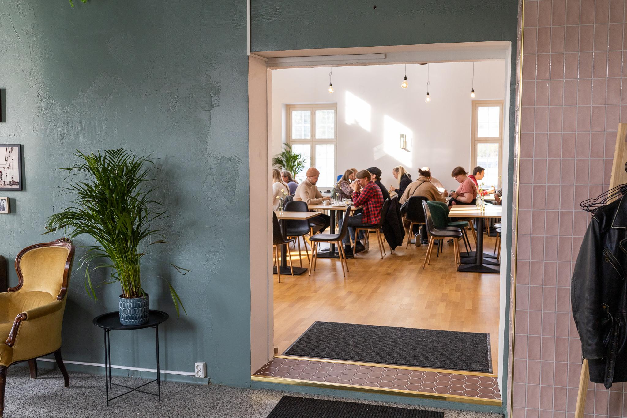 Ravintola Verstaan idylinen miljöö tarjoaa lounastajille upeat puitteet.
