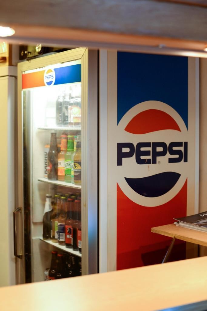 Kuvassa oleva Pepsi-kaappi on ollut käytössä aina 1970-luvun loppupuolelta saakka.