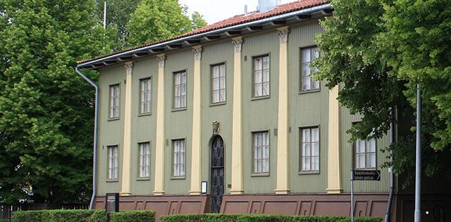 Alvar Aallon suunnitteleme Suojeluskunta- ja Lotta Svärd museon julkisivu